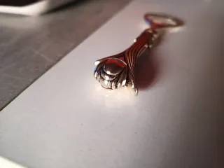 Abridor antiguo forma flor plateado