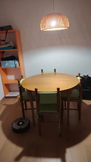 Mesa redonda y 4 sillas