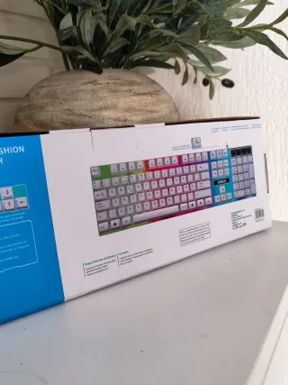 Teclado TEMCO KA04-B con luces RGB (NUEVO)