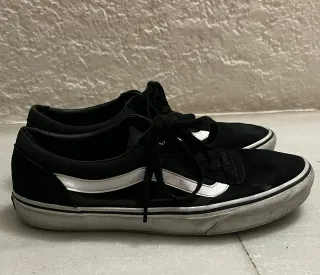 Deportivas Vans Negras y Blancas