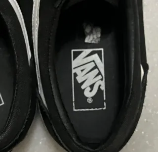 Deportivas Vans Negras y Blancas