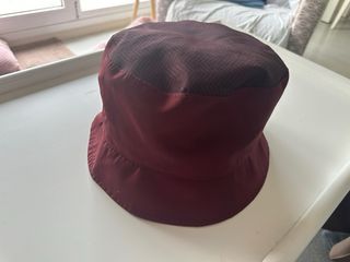 Gorro de agua morado/rojo