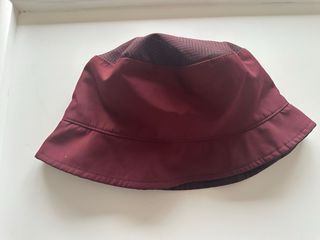 Gorro de agua morado/rojo