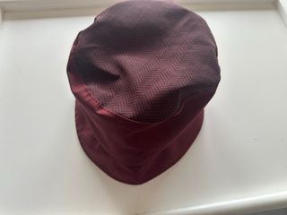 Gorro de agua morado/rojo