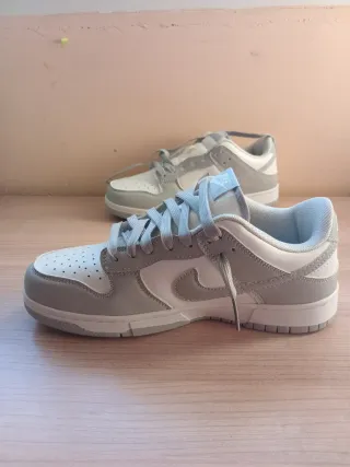 Nike Dunk Low Gris y Blanco