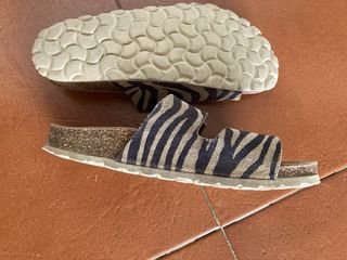 Sandalias Autenti Beige y Negro