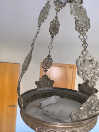 Lámpara aceitera votiva de metal