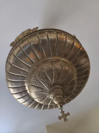 Lámpara aceitera votiva de metal