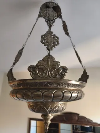 Lámpara aceitera votiva de metal