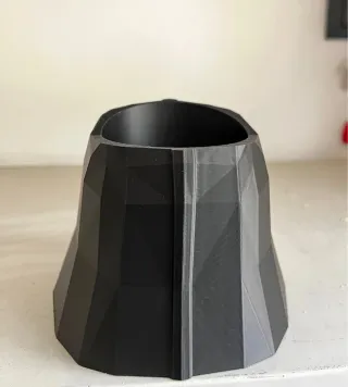 Sottovaso Darth Vader Design Geometrico