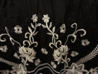 Vestido OCHO DE ORO negro bordado