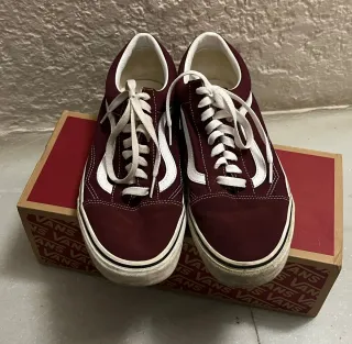 Deportivas Vans granate y blanco