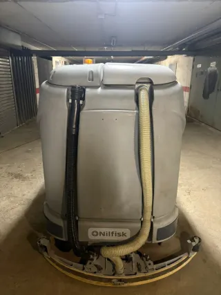 Fregadora Industrial Nilfisk BR 1100S