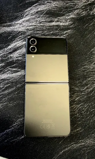 Samsung Galaxy Z Flip4