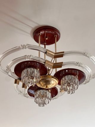 Lámpara de comedor dorada y transparente