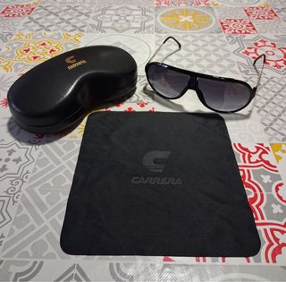 Gafas de sol Carrera negras y doradas
