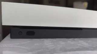 Xbox One X + Mando + 2 Juegos