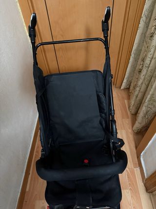 Carrito de bebé negro