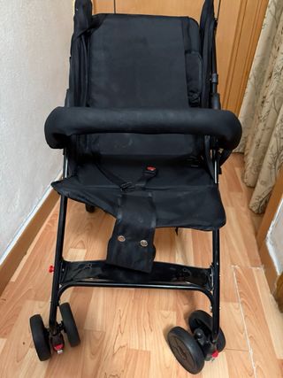 Carrito de bebé negro