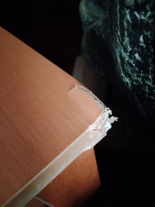 Mesa de madera marrón