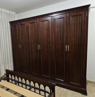 Conjunto de dormitorio: somier, cabecero y armario