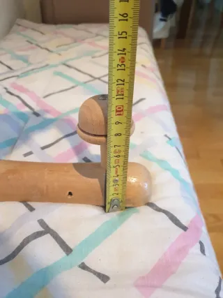 Perchero de madera con 3 pomos