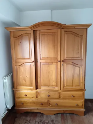 Armario de madera 3 puertas