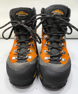 Botas de montaña Meindl naranja y gris