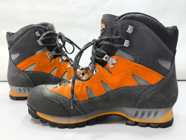 Botas de montaña Meindl naranja y gris
