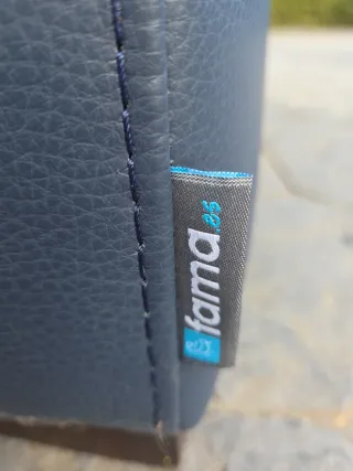 Chaiselongue de piel natural azul dàlmata.