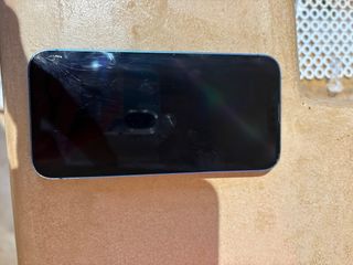 iPhone 13 Azul 128GB Pantalla Dañada, bateria 81%