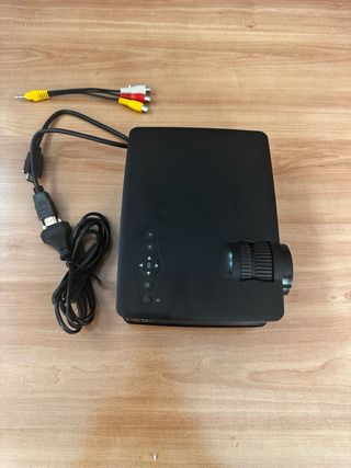 Proyector LED Negro 1200 lumenes.