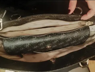 Bolso Guess Marrón y Rojo