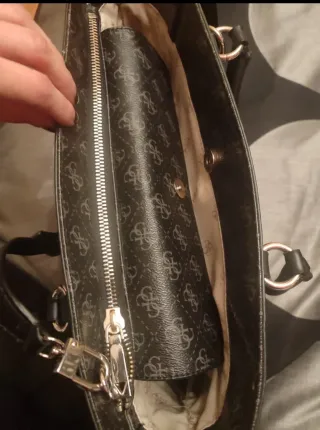 Bolso Guess Marrón y Rojo