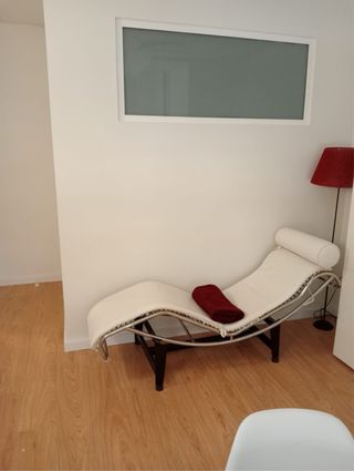 Diván blanco , muy bonito diseño