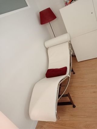 Diván blanco , muy bonito diseño