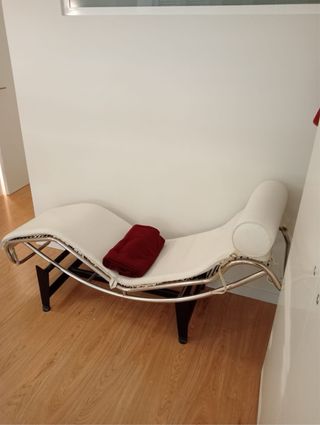 Diván blanco , muy bonito diseño