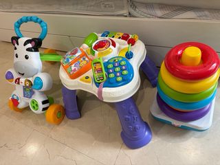 Andador, mesa de juego y apilador VTech