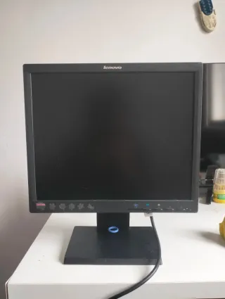 PC Medion Negro + Monitor + Teclado