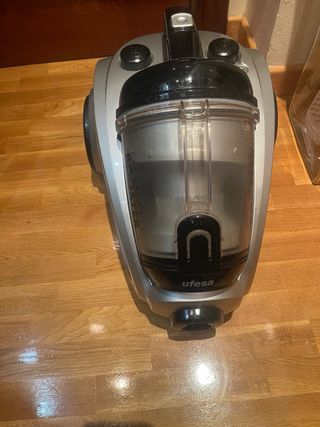 Aspirador Ufesa con depósito extraíble aspiradora