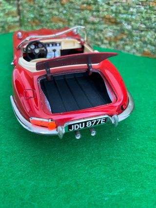 Jaguar E-Type (1961) - Bburago - escala 1:18