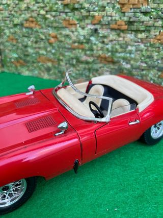 Jaguar E-Type (1961) - Bburago - escala 1:18