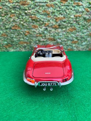 Jaguar E-Type (1961) - Bburago - escala 1:18