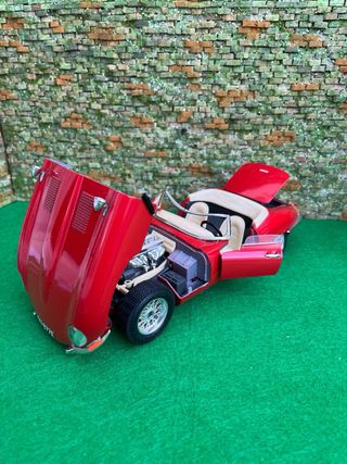 Jaguar E-Type (1961) - Bburago - escala 1:18