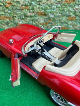 Jaguar E-Type (1961) - Bburago - escala 1:18