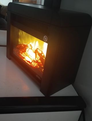 Pequeña estufa eléctrica con efecto LEÑA ARDIENDO