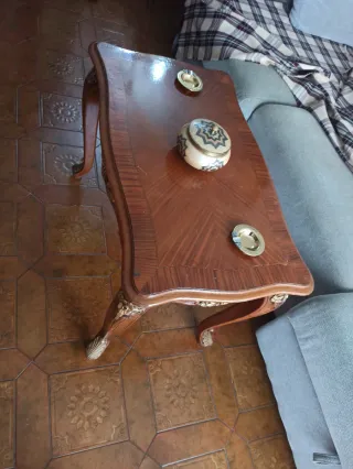 Mesita auxiliar madera y metal dorada