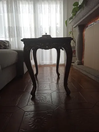 Mesita auxiliar madera y metal dorada