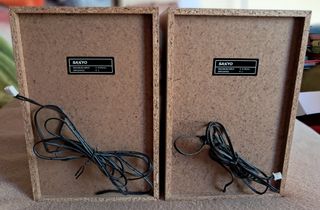 Bafles SANYO, acabado en madera