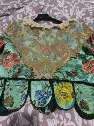 Traje de Fallera talla 46/48 con tela para sacar.